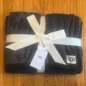 UGG Black Bear Heather Duffield Throw II Blanket